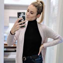 #OOTD : Who doesn't love a good cardi?! @loft has a great cardigan selection, whether for work, play or both! I paired this light lavender one with a black 🐢 
#loft #fashion #amazonfashion #fashionblogger