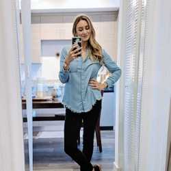 #OOTD : I love that this cute lil chambray shirt is frayed to add a some flair! I paired it with black jeans and booties (which are on sale at @nordstrom ) This is a great outfit for a day where you want to be comfy but still stylin! 
P.S. I am loving this Florida cold!! That means my bootie wear is extended! 
#fashionblogger #outfit #fashion #jcrew #nordstrombp